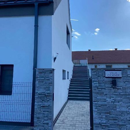 Villa Corner Тихани Екстериор снимка