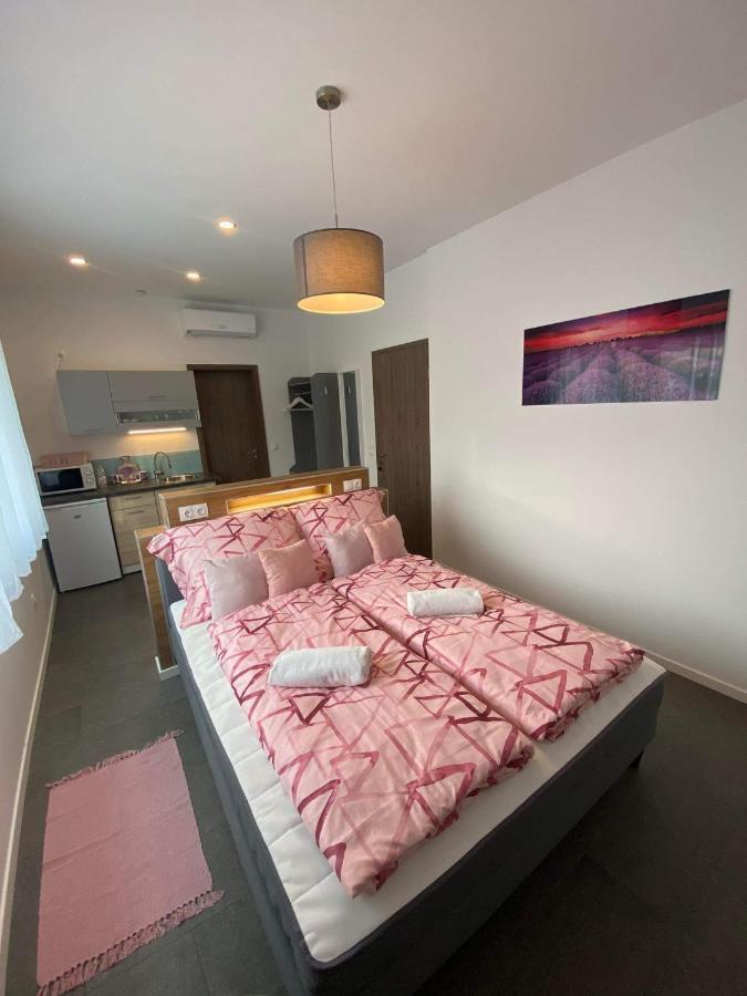 Villa Corner Тихани Екстериор снимка
