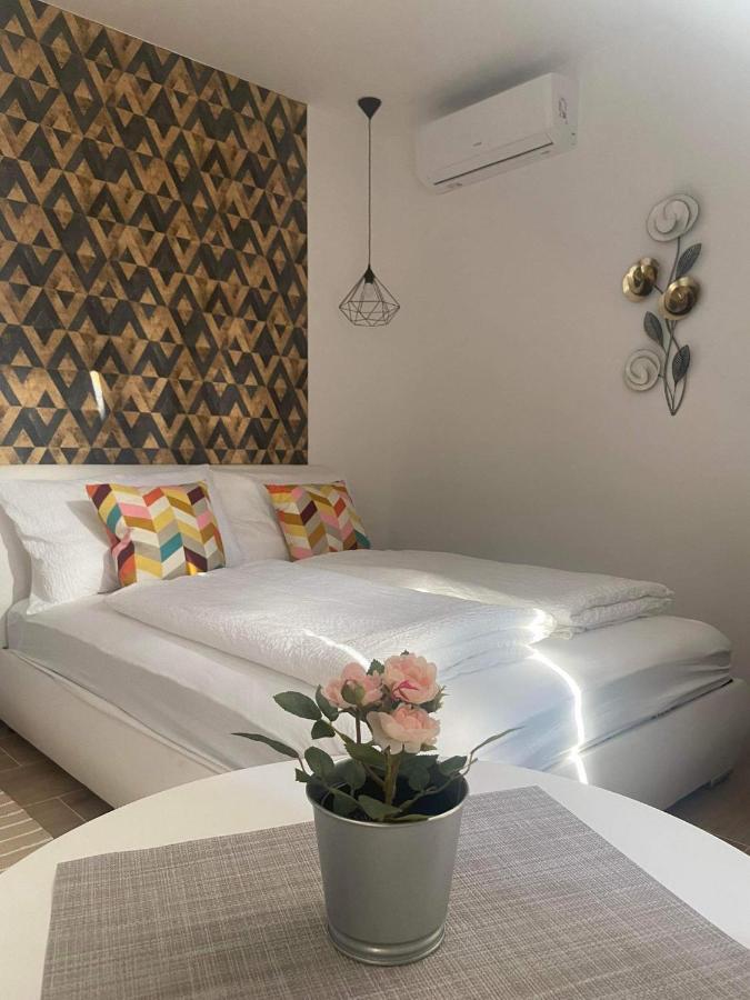 Villa Corner Тихани Екстериор снимка
