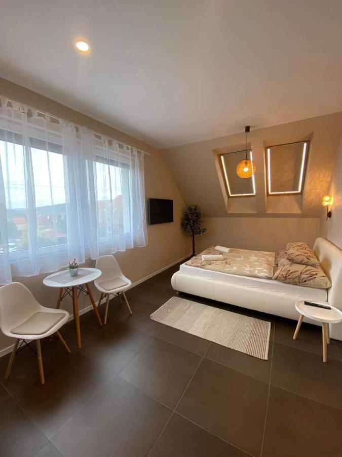 Villa Corner Тихани Екстериор снимка