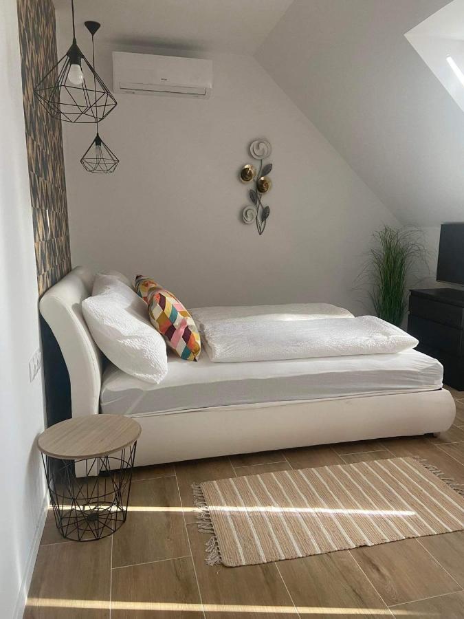 Villa Corner Тихани Екстериор снимка
