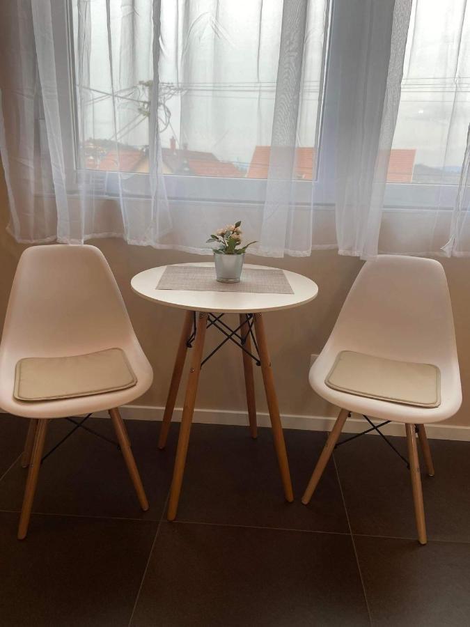 Villa Corner Тихани Екстериор снимка