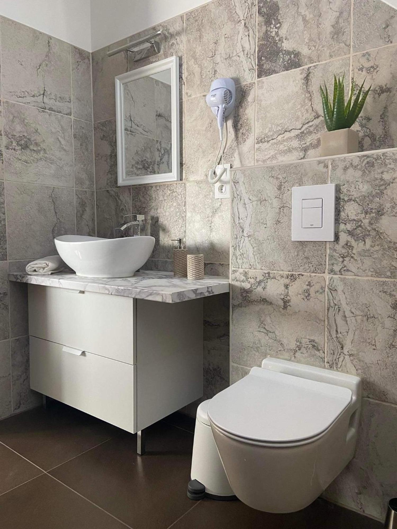 Villa Corner Тихани Екстериор снимка