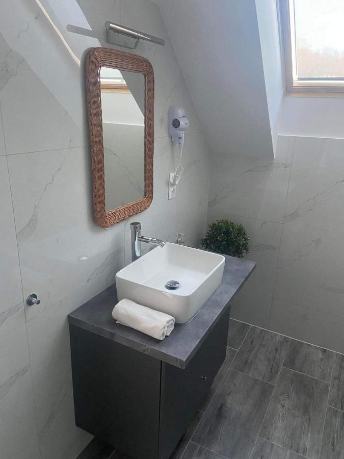 Villa Corner Тихани Екстериор снимка