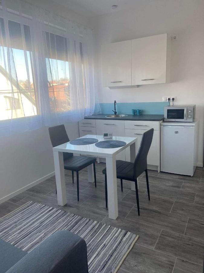 Villa Corner Тихани Екстериор снимка