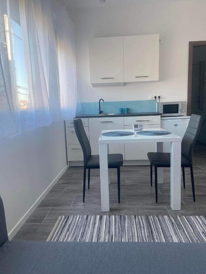 Villa Corner Тихани Екстериор снимка