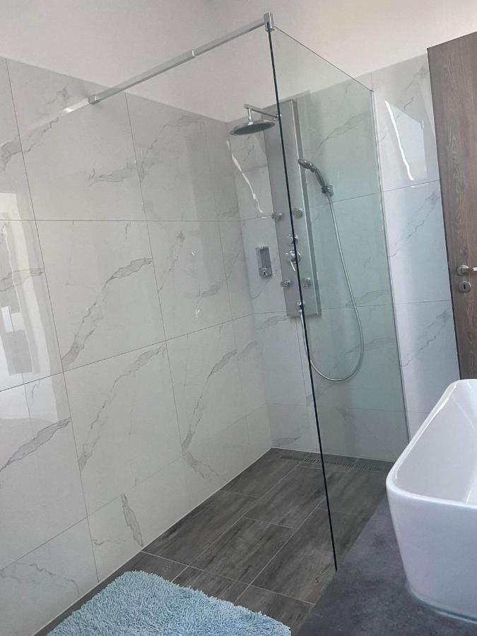 Villa Corner Тихани Екстериор снимка