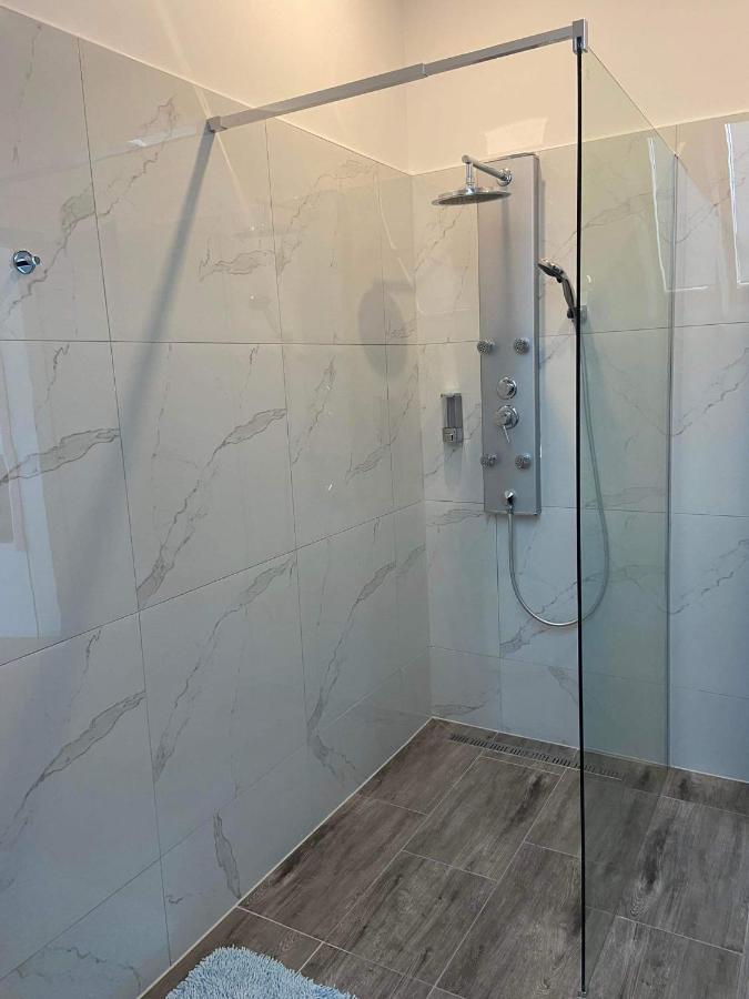 Villa Corner Тихани Екстериор снимка