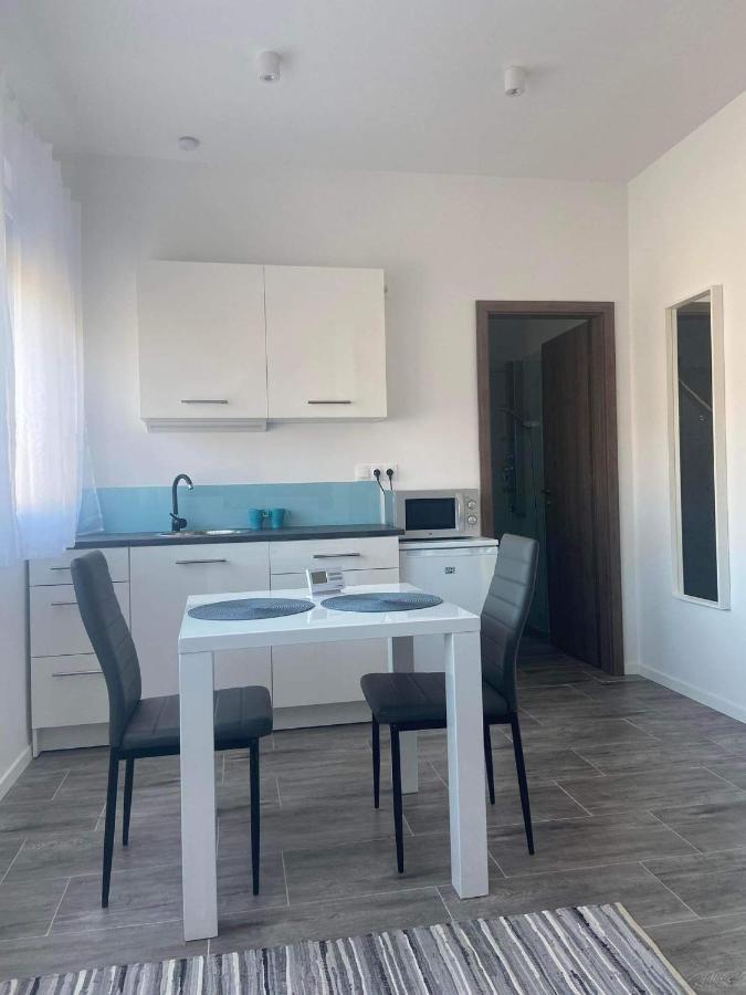 Villa Corner Тихани Екстериор снимка