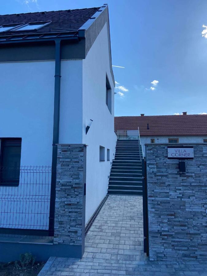 Villa Corner Тихани Екстериор снимка