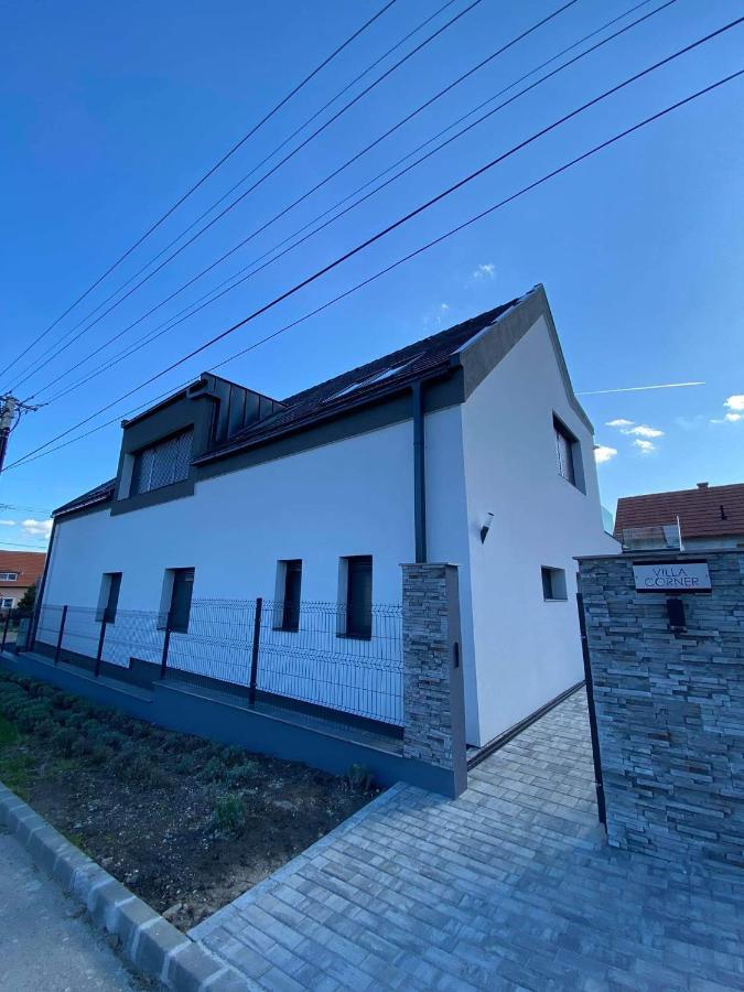 Villa Corner Тихани Екстериор снимка