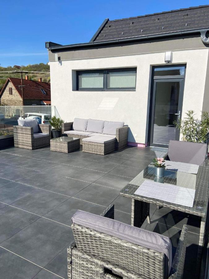 Villa Corner Тихани Екстериор снимка