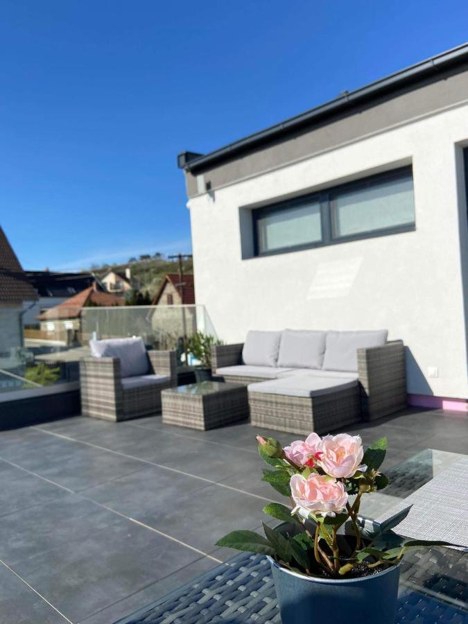 Villa Corner Тихани Екстериор снимка