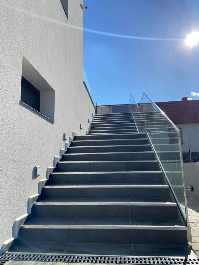 Villa Corner Тихани Екстериор снимка