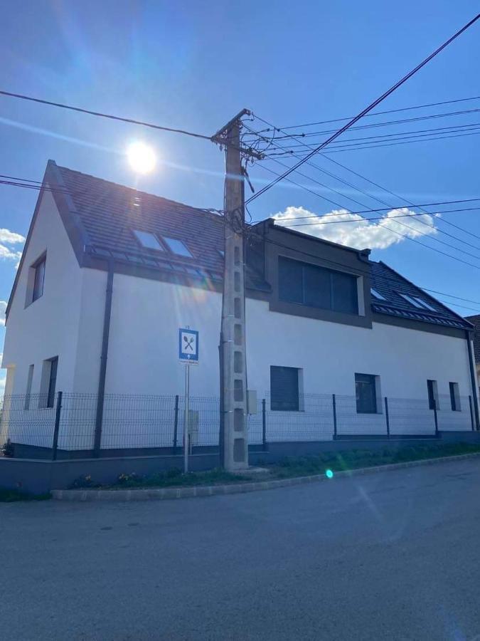 Villa Corner Тихани Екстериор снимка